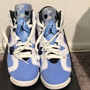 Jordan Retro 6 Sneakers in University Blue and White (GS)
